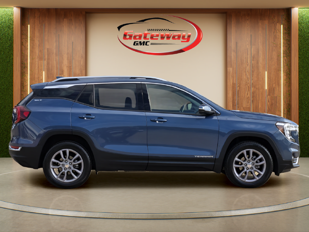 Used 2024 GMC Terrain SLT AWD/4WD image 4