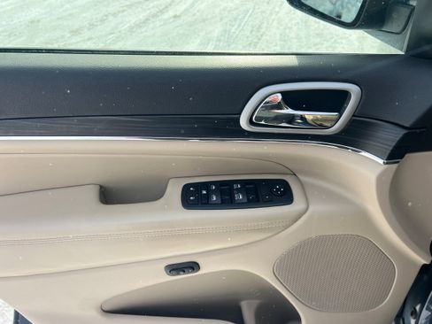 Used 2020 Jeep Grand Cherokee Limited image 11