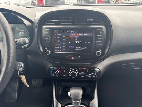 Used 2025 Kia Soul LX w/ LX Technology Package FWD image 17