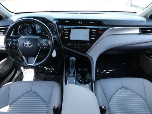 Used 2018 Toyota Camry SE FWD image 10