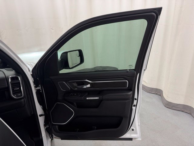 Used 2023 RAM 1500 Laramie AWD/4WD image 14