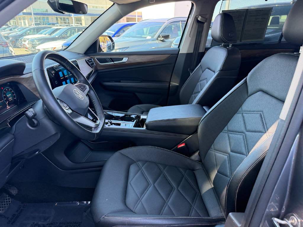 Used 2025 Volkswagen Atlas SE AWD/4WD image 13