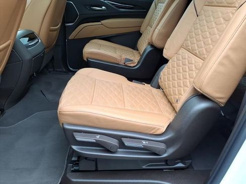 Certified 2021 Cadillac Escalade ESV Premium Luxury w/ LPO, Illumination Package image 11