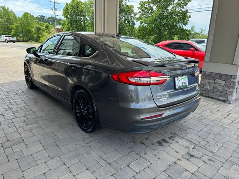 Used 2019 Ford Fusion SE w/ Equipment Group 151A FWD image 5