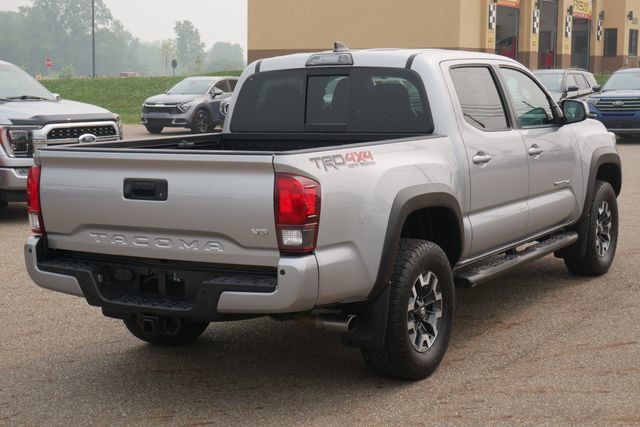 Used 2018 Toyota Tacoma TRD Off-Road w/ Technology Package AWD/4WD image 11