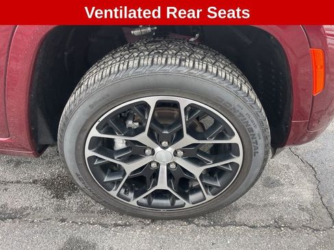 Used 2024 Jeep Grand Cherokee Summit image 14