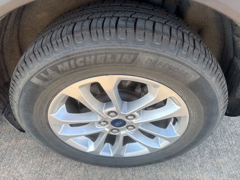 Used 2020 Ford Escape SE image 5