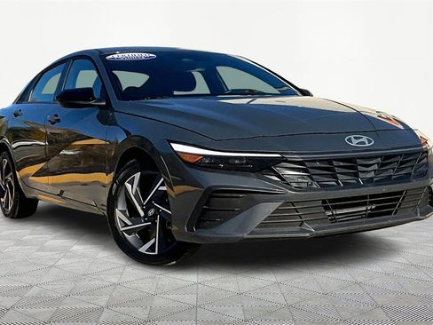 Certified 2025 Hyundai Elantra Sport image 12