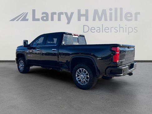 Used 2024 Chevrolet Silverado 2500 LTZ w/ LTZ Plus Package image 3