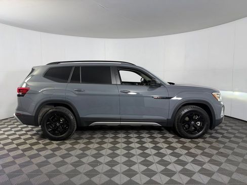 Used 2024 Volkswagen Atlas Peak Edition SE AWD/4WD image 3