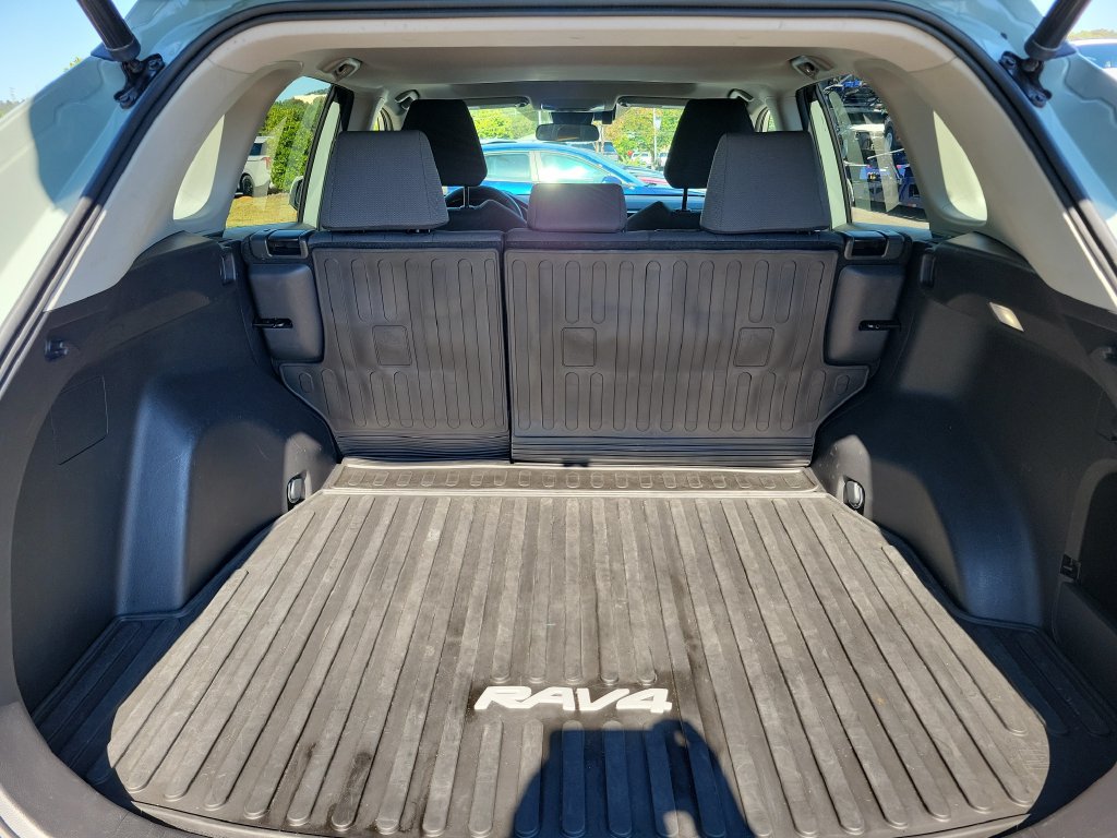 Used 2022 Toyota RAV4 XLE w/ Convenience Package AWD/4WD image 11