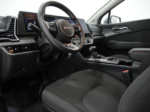 Used 2025 Kia Sportage LX image 11