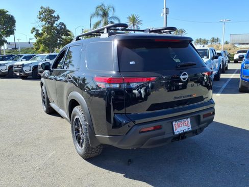 New 2025 Nissan Pathfinder Rock Creek image 8