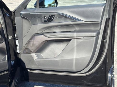 Used 2025 Cadillac Lyriq Luxury image 31