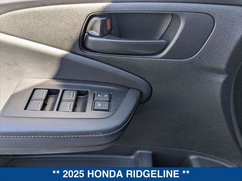 Used 2025 Honda Ridgeline Sport image 11