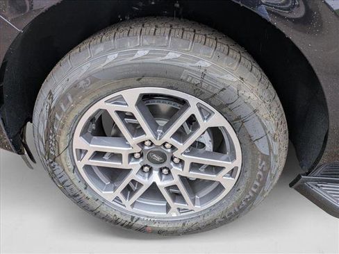 New 2025 Ford Expedition Active image 10