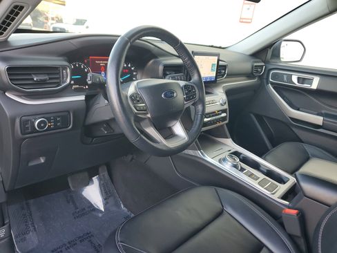Used 2023 Ford Explorer XLT w/ Equipment Group 202A image 9
