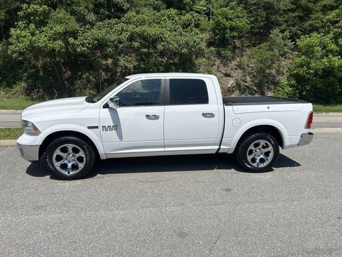 Used 2015 RAM 1500 Laramie AWD/4WD image 3