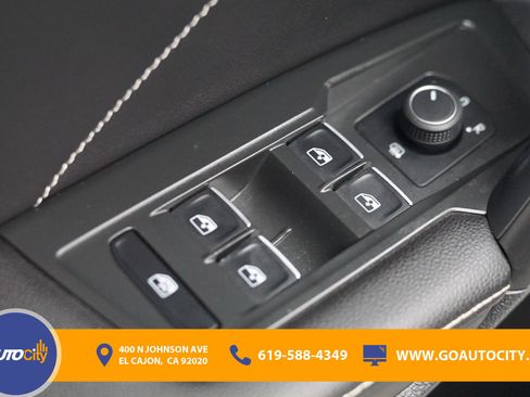 Used 2023 Volkswagen Tiguan SE image 19