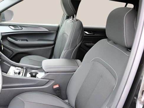 New 2026 Jeep Grand Cherokee L 2WD image 12