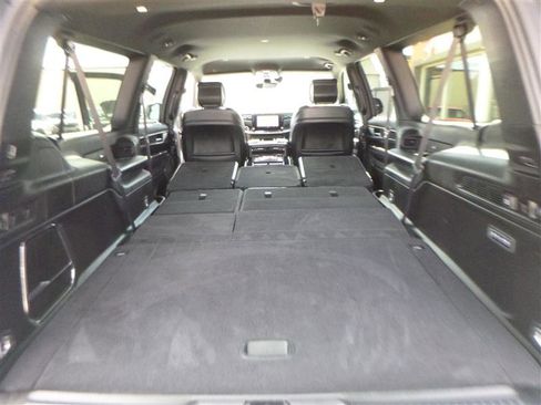 Used 2024 Jeep Wagoneer L Series III w/ Flexible Seating Group AWD/4WD image 27