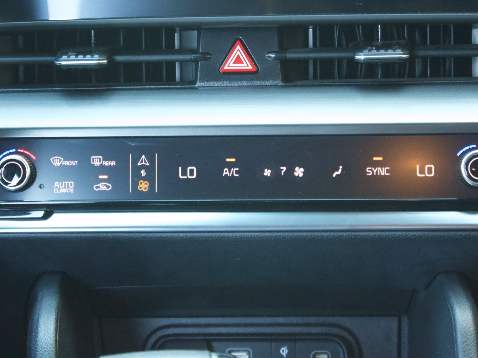 Used 2024 Kia Sportage EX AWD/4WD image 30