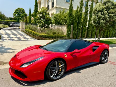 Used 2016 Ferrari 488 GTB image 3