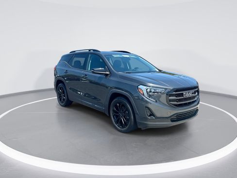 Used 2021 GMC Terrain SLT w/ Infotainment Package II FWD image 2