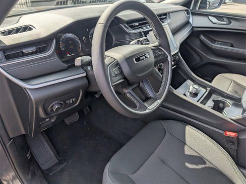 New 2025 Jeep Grand Cherokee Laredo image 24