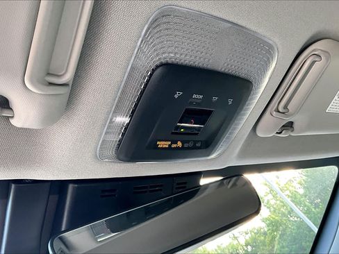 Used 2024 Toyota Prius XLE FWD image 36