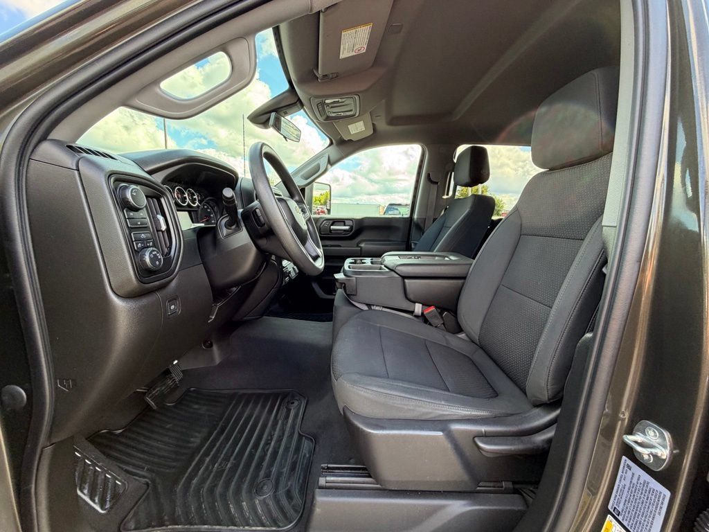Used 2022 Chevrolet Silverado 2500 Custom w/ Custom Convenience Package AWD/4WD image 16