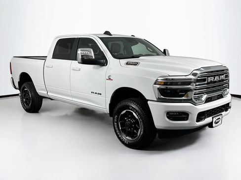 Used 2026 RAM 2500 Laramie AWD/4WD image 2