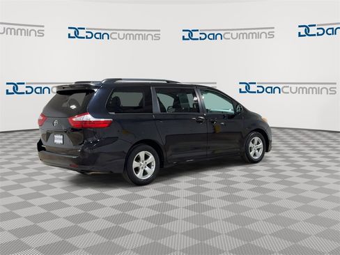 Used 2015 Toyota Sienna LE image 8