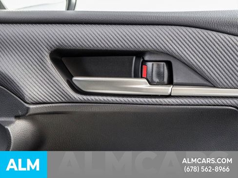 Used 2025 Toyota Camry SE image 43