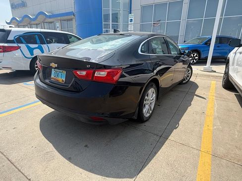 Used 2016 Chevrolet Malibu LT w/ Leather Package FWD image 3