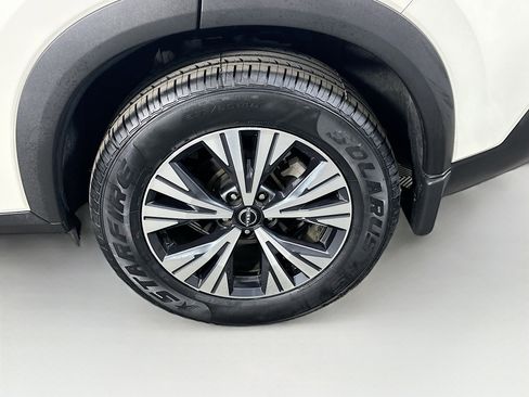 Used 2023 Nissan Rogue SV image 11