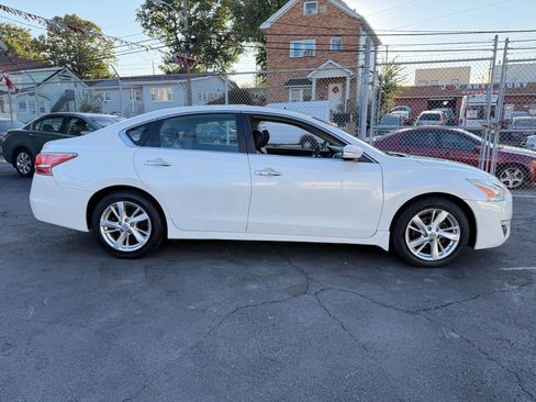 Used 2013 Nissan Altima 2.5 SL w/ Technology Pkg image 6