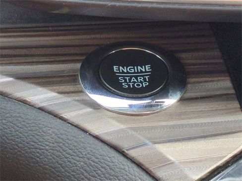 Certified 2023 Ford Explorer Limited w/ Limited Technology Package image 27