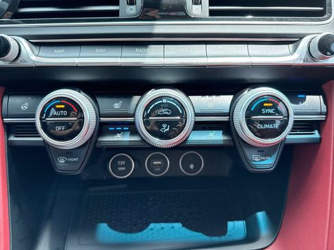 Used 2022 Genesis G70 3.3T Launch Edition RWD image 13