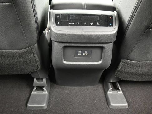 Used 2024 Nissan Pathfinder SV FWD image 40