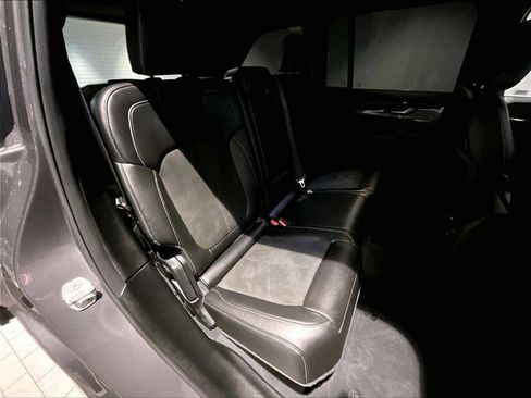 Used 2023 Jeep Grand Cherokee Altitude image 32