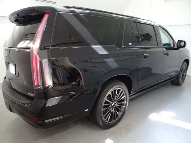 Used 2025 Cadillac Escalade ESV Sport Platinum AWD/4WD image 25