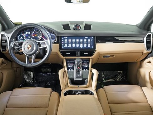 Certified 2023 Porsche Cayenne w/ Premium Package AWD/4WD image 21