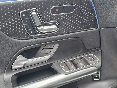 Used 2025 Mercedes-Benz GLA 250 4MATIC image 29