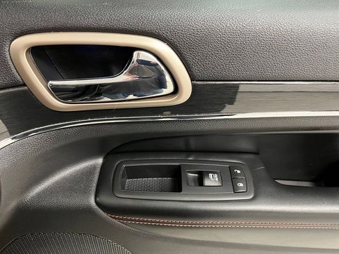 Used 2017 Jeep Grand Cherokee Limited 75th Anniversary AWD/4WD image 56