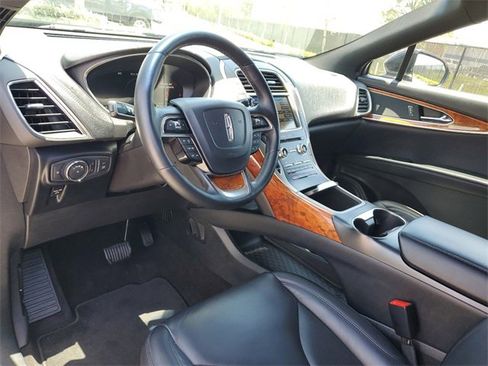 Used 2019 Lincoln Nautilus Select image 11