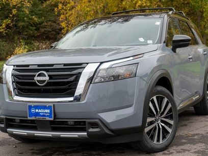 Used 2025 Nissan Pathfinder Platinum w/ Cargo Package