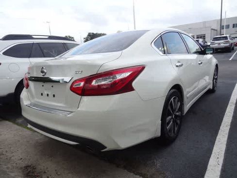 Used 2016 Nissan Altima 2.5 SV FWD image 6