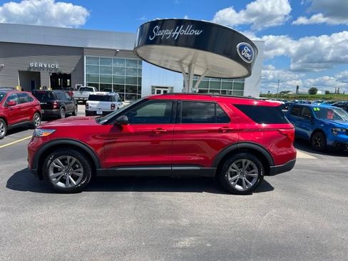 Used 2021 Ford Explorer XLT w/ Equipment Group 202A AWD/4WD image 8