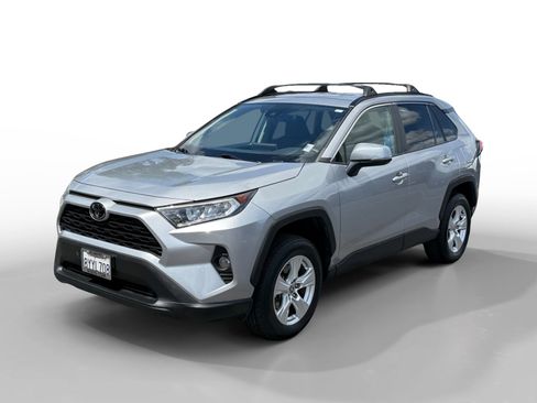 Used 2021 Toyota RAV4 XLE AWD/4WD image 1
